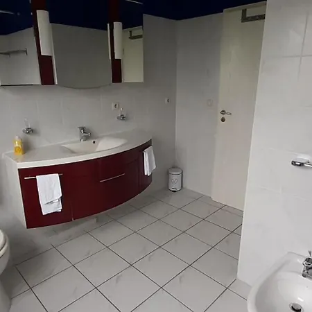 Luxuswohnung, 90 Qm, Balkon, Lage In Kollmar