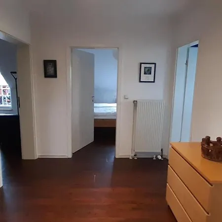 Luxuswohnung, 90 Qm, Balkon, Lage In 아파트 *
