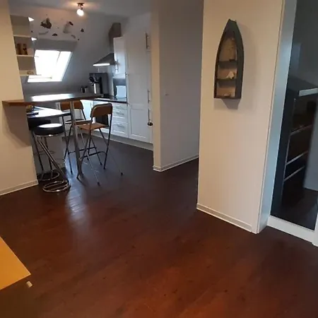 Luxuswohnung, 90 Qm, Balkon, Lage In 아파트 Kollmar
