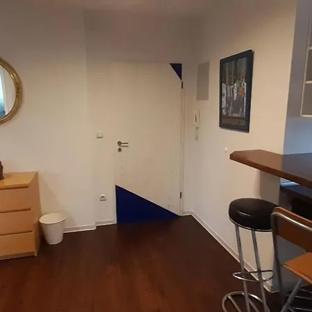 Luxuswohnung, 90 Qm, Balkon, Lage In * Kollmar