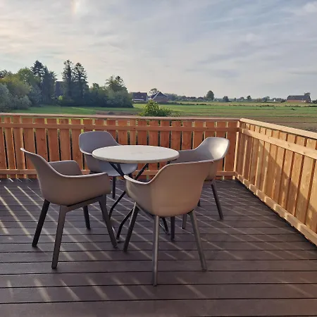 Luxuswohnung, 90 Qm, Balkon, Lage In *