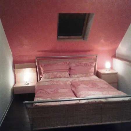 Luxuswohnung, 90 Qm, Balkon, Lage In 아파트