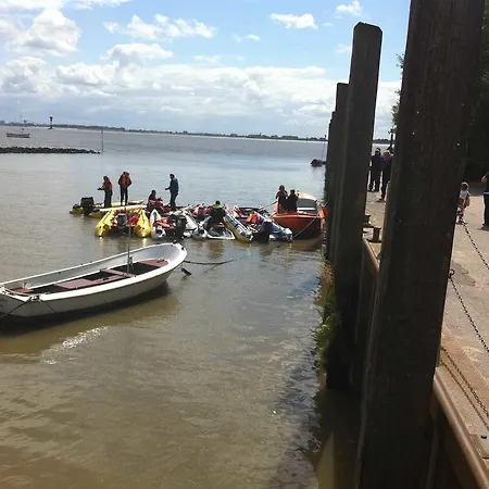 Luxuswohnung, 90 Qm, Balkon, Lage In * Kollmar