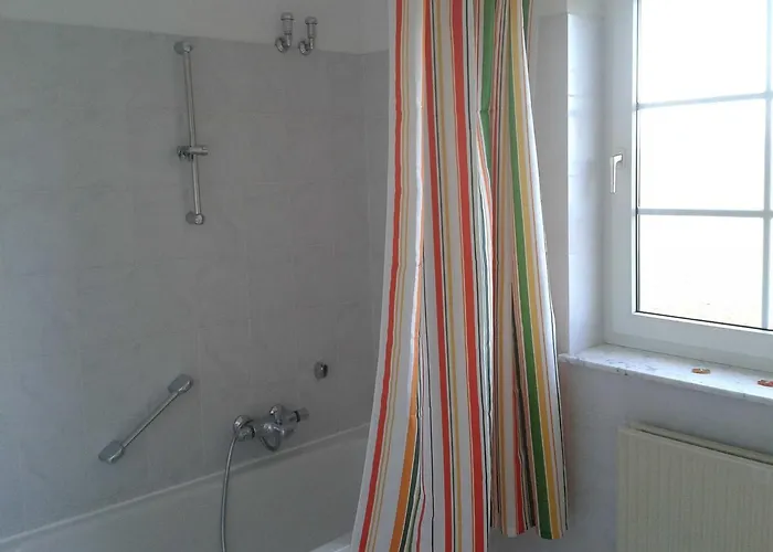 Luxuswohnung, 90 Qm, Balkon, Lage In *
