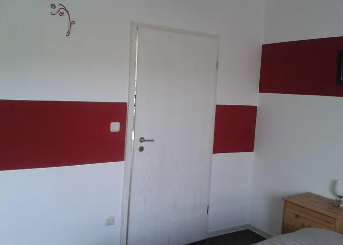 Luxuswohnung, 90 Qm, Balkon, Lage In *